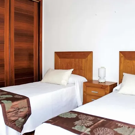 Sleeps 6 Pool Air Con Wifi