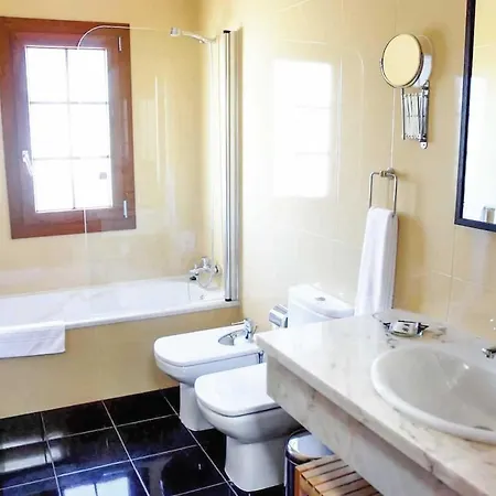 Villa Sleeps 6 Pool Air Con Wifi *